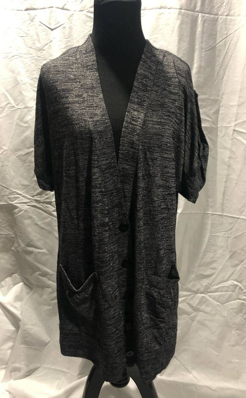 Torrid size 1 black/white long rayon cardigan short sleeve w/pockets